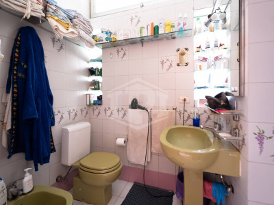 7 vani in Via A. Falcone 332, Napoli (NA)