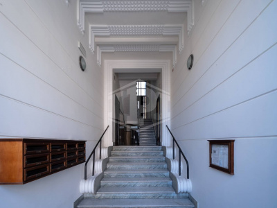 7 vani in Via A. Falcone 332, Napoli (NA)