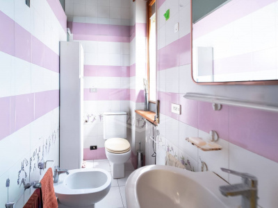 7 vani in Via A. Falcone 332, Napoli (NA)
