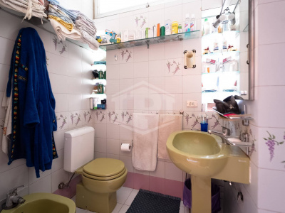 7 vani in Via A. Falcone 332, Napoli (NA)