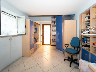 5 Vani in Via S. Caterina da Siena 73 , Napoli (NA)