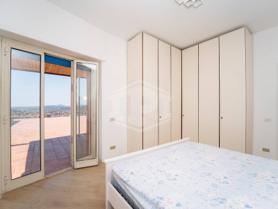 Trilocale con Terrazzo in Via M. Kerbaker 86, Napoli (NA)