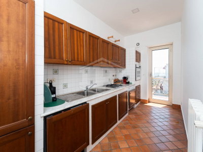 Trilocale con Terrazzo in Via M. Kerbaker 86, Napoli (NA)