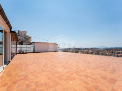 Trilocale con Terrazzo in Via M. Kerbaker 86, Napoli (NA)