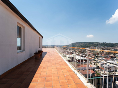 Trilocale con Terrazzo in Via M. Kerbaker 86, Napoli (NA)
