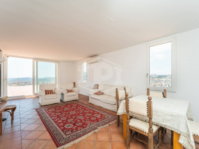 Trilocale con Terrazzo in Via M. Kerbaker 86, Napoli (NA)