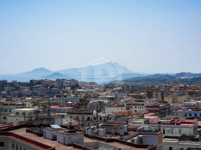 Trilocale con Terrazzo in Via M. Kerbaker 86, Napoli (NA)