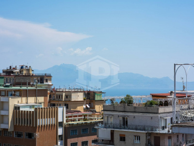 Trilocale con Terrazzo in Via M. Kerbaker 86, Napoli (NA)