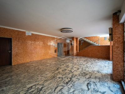 Trilocale con Terrazzo in Via M. Kerbaker 86, Napoli (NA)