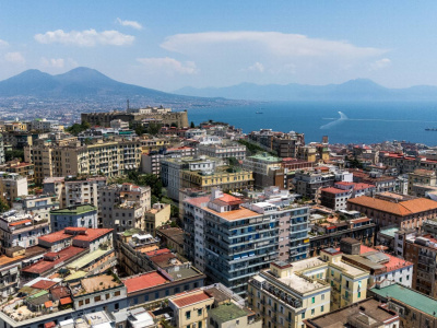 Trilocale con Terrazzo in Via M. Kerbaker 86, Napoli (NA)