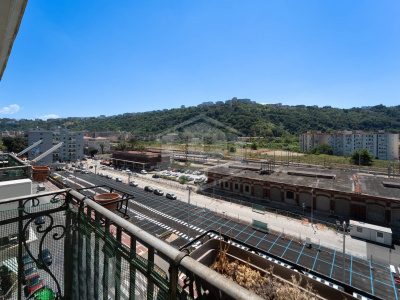 Ampio Trilocale in Via Diocleziano 106, Napoli (NA)