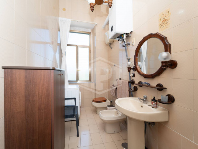 Ampio Trilocale in Via Diocleziano 106, Napoli (NA)