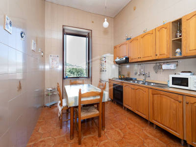 Ampio Trilocale in Via Diocleziano 106, Napoli (NA)