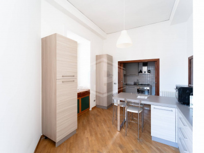 Nuda Proprietà con Terrazzo in Via T. Tasso 175, Napoli (NA)