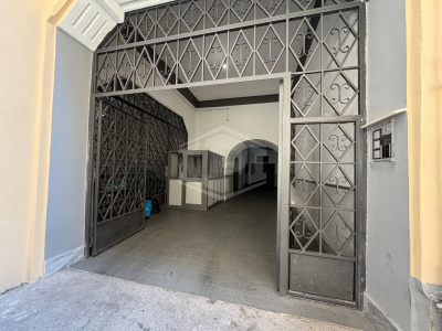 Ampio Locale Uso Garage in Via T. Tasso 169, Napoli (Na)