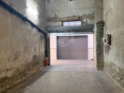 Ampio Locale Uso Garage in Via T. Tasso 169, Napoli (Na)