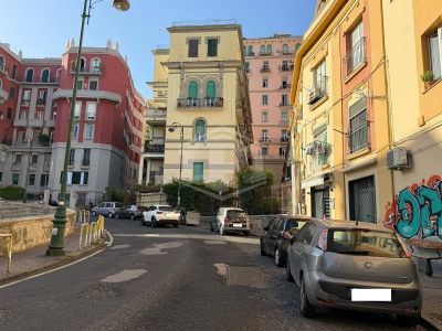 Ampio Locale Uso Garage in Via T. Tasso 169, Napoli (Na)