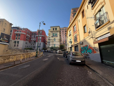 Ampio Locale Uso Garage in Via T. Tasso 169, Napoli (Na)