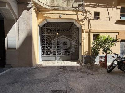 Ampio Locale Uso Garage in Via T. Tasso 169, Napoli (Na)