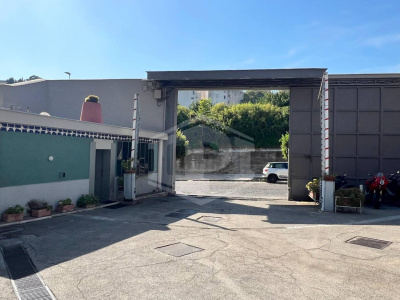 Ampio ufficio in Via S. Maria del Pianto 88, Napoli (NA)