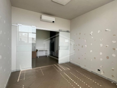 Ampio ufficio in Via S. Maria del Pianto 88, Napoli (NA)