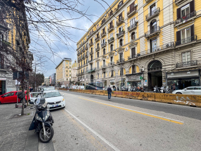 Ampio Bilocale con terrazzo in Corso Umberto I 22, Napoli (NA)