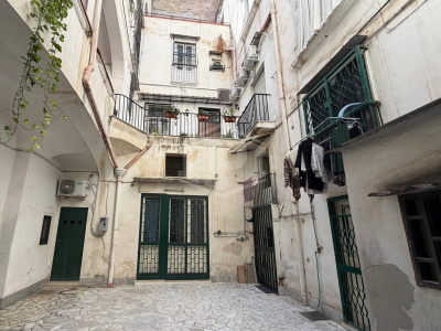Piccolo Bilocale in Vico Purgatorio ad Arco 28, Napoli (NA)