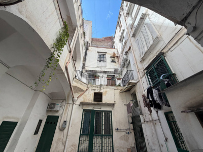 Piccolo Bilocale in Vico Purgatorio ad Arco 28, Napoli (NA)