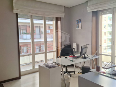 Ampio Ufficio in Via Ponte di Tappia 47, Napoli (NA)