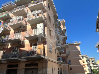 Ampio Trilocale in Via G. Santacroce 25, Napoli (NA)