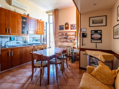 6 Vani in Via S. Teresa degli Scalzi 162 in Napoli (NA)