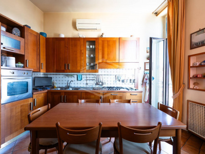 6 Vani in Via S. Teresa degli Scalzi 162 in Napoli (NA)