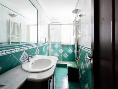 6 Vani in Via S. Teresa degli Scalzi 162 in Napoli (NA)