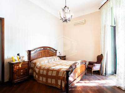 6 Vani in Via S. Teresa degli Scalzi 162 in Napoli (NA)