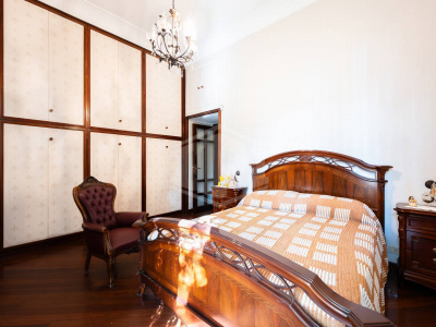6 Vani in Via S. Teresa degli Scalzi 162 in Napoli (NA)