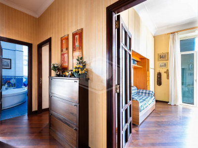 6 Vani in Via S. Teresa degli Scalzi 162 in Napoli (NA)