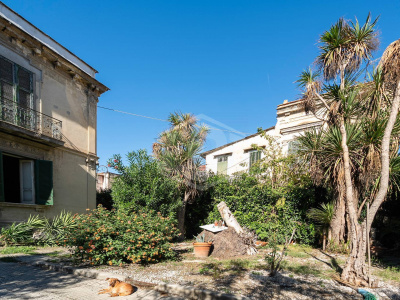 Villa con giardino in Corso Cesare Battisti 100, Cardito (NA)