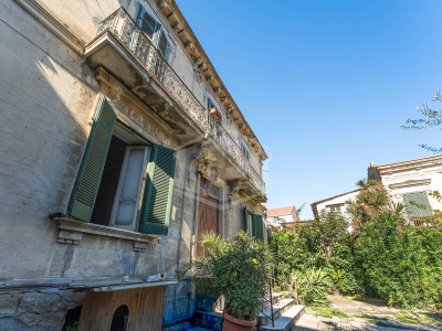 Villa con giardino in Corso Cesare Battisti 100, Cardito (NA)
