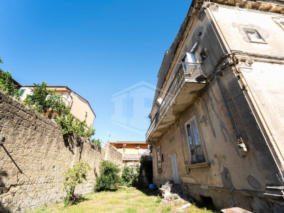 Villa con giardino in Corso Cesare Battisti 100, Cardito (NA)