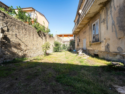 Villa con giardino in Corso Cesare Battisti 100, Cardito (NA)
