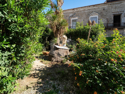 Villa con giardino in Corso Cesare Battisti 100, Cardito (NA)