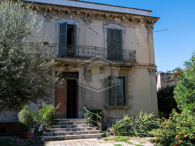 Villa con giardino in Corso Cesare Battisti 100, Cardito (NA)