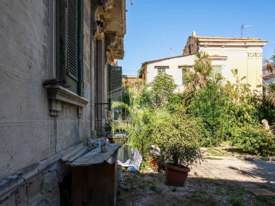 Villa con giardino in Corso Cesare Battisti 100, Cardito (NA)