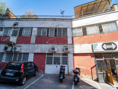 Immobile Commerciale a reddito in Via A. Telesino 17, Napoli (NA)