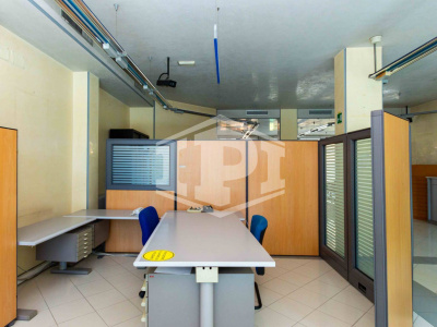 Negozio in locazione via Nazareth (PD)
