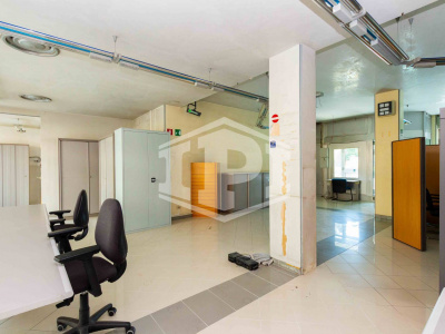 Negozio in locazione via Nazareth (PD)