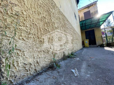 Casa indipendente accostata zona centrale di Mejaniga