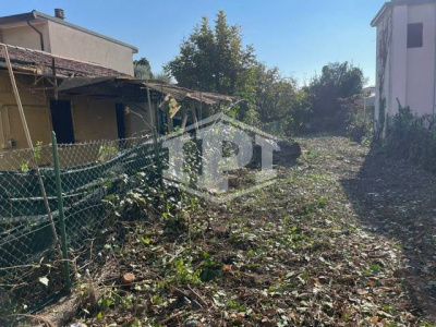 Casa indipendente accostata zona centrale di Mejaniga