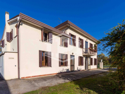 Casa singola + terreno agricolo a Ponte San Nicolo'