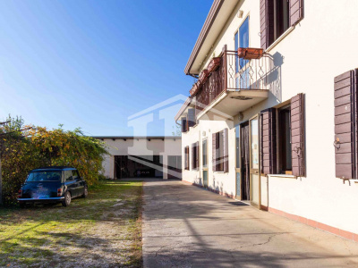 Casa singola + terreno agricolo a Ponte San Nicolo'